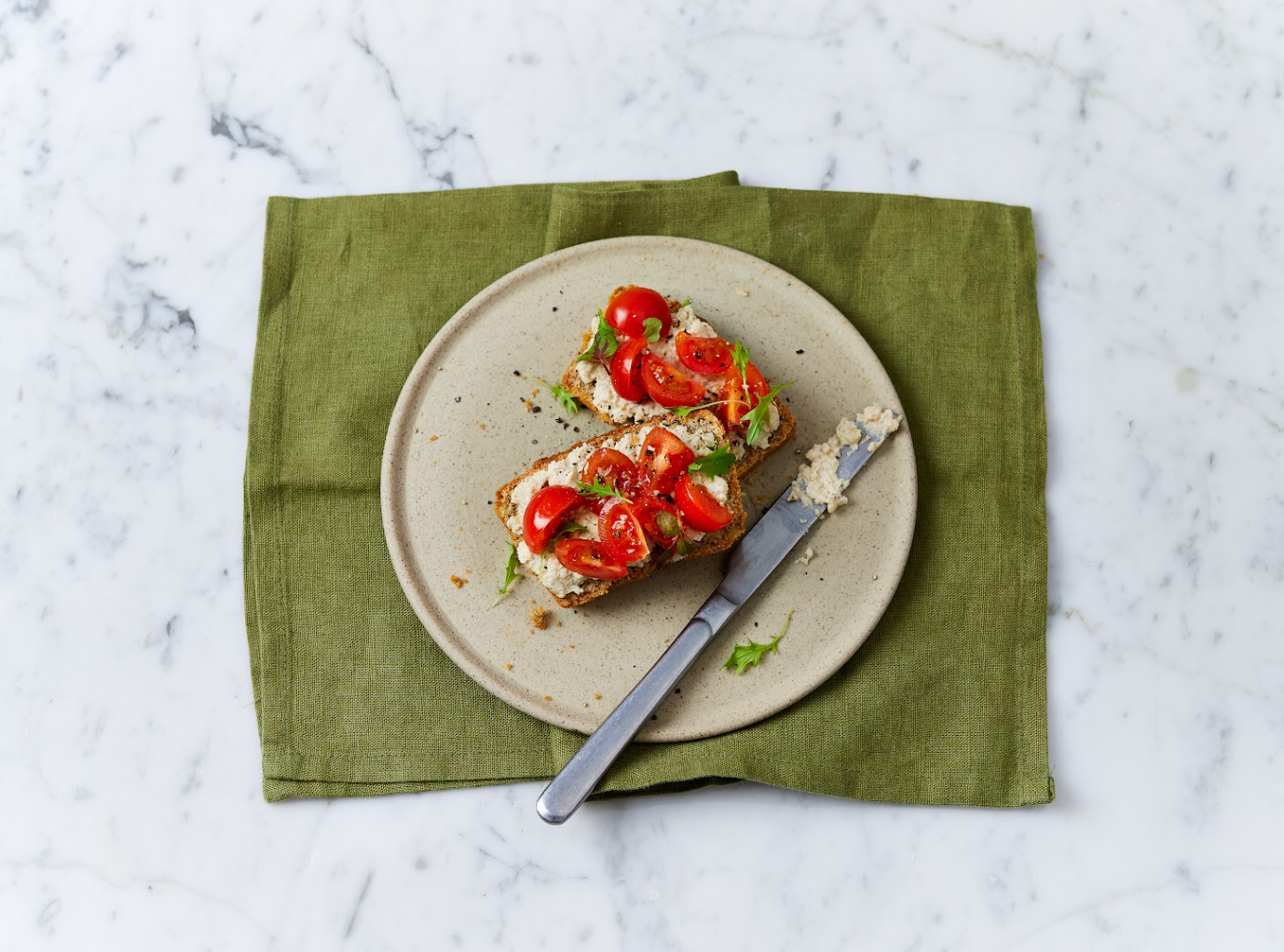 Staying Nourished on a Packed Schedule: Smart Tips for Busy Lives.
